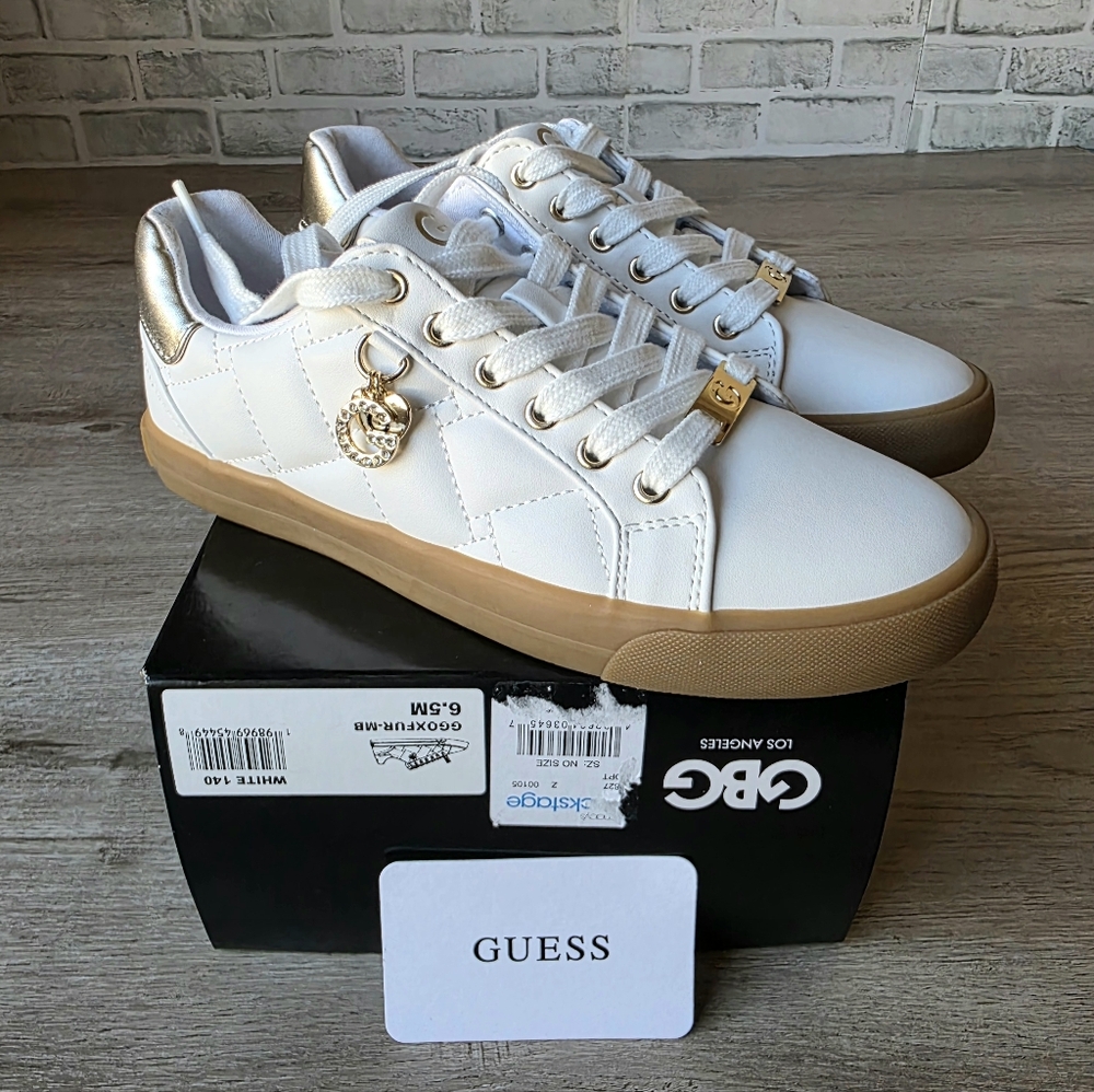 GUESS White Platform Sneakers Women’s 6.5 Gold Accents Logo Charm NWOT